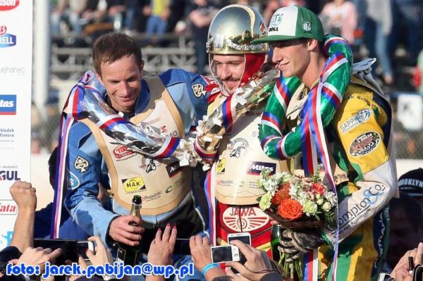 MILIK vince il Casco d'Oro a Pardubice